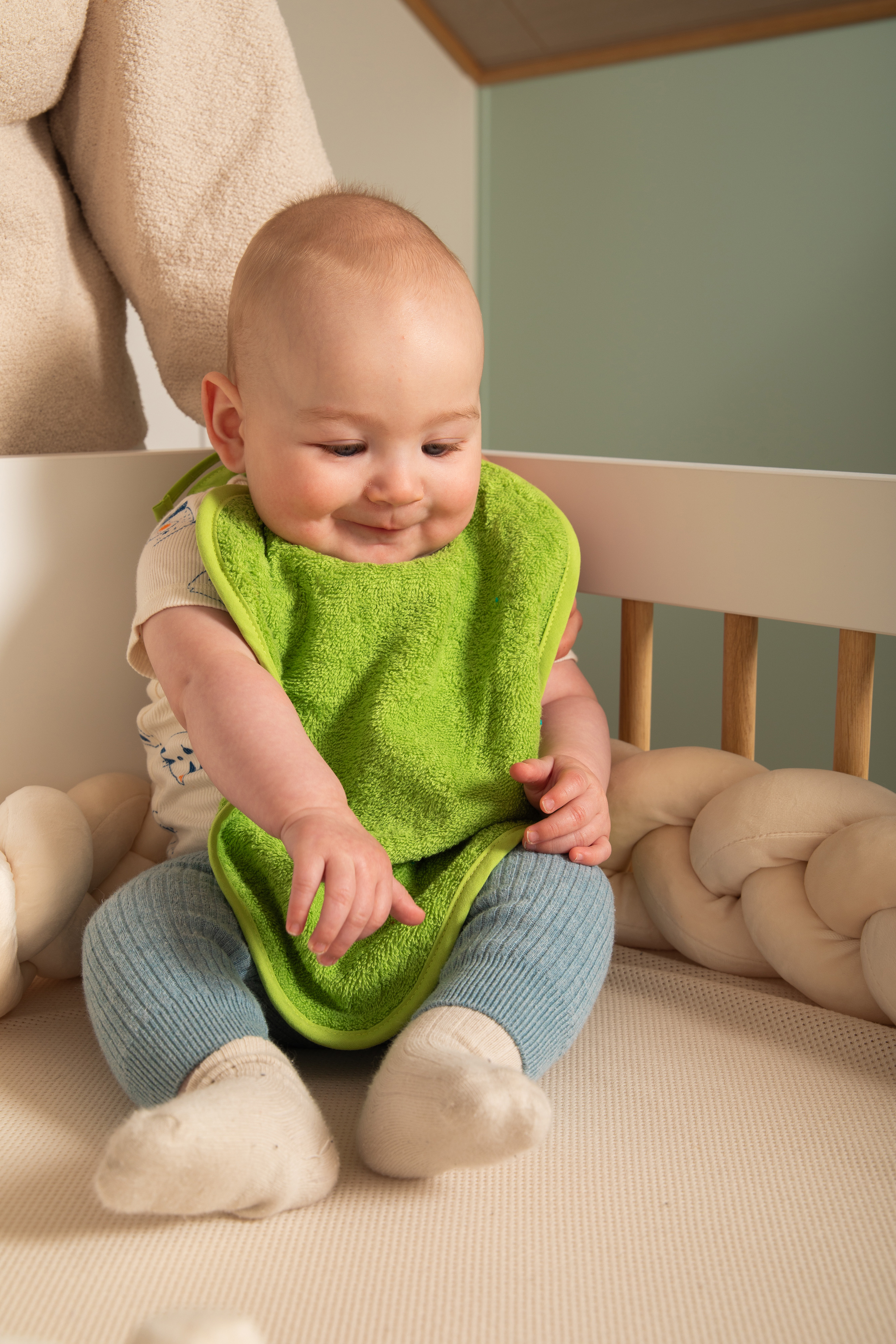 Baby bib with straps -  28x37 cm, green